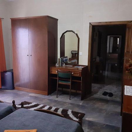 Trigoria Apartamento Sannat Exterior foto